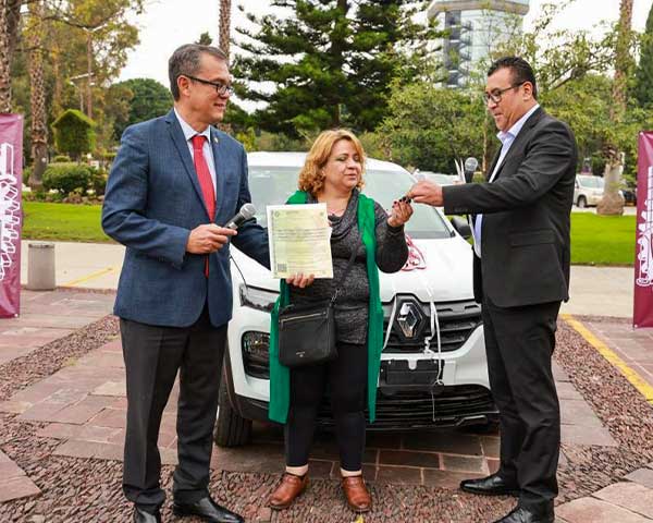 SECCIÓN 11 E IPN ENTREGAN AUTO A PAAE