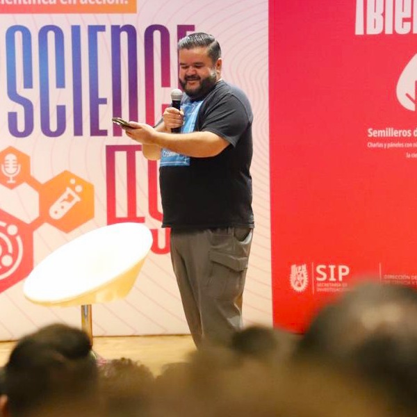 Influencer Rafa Carbajal se presenta en “Science Fest”